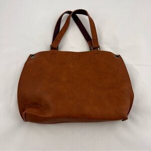 Elegant Tan Leather Shoulder Bag